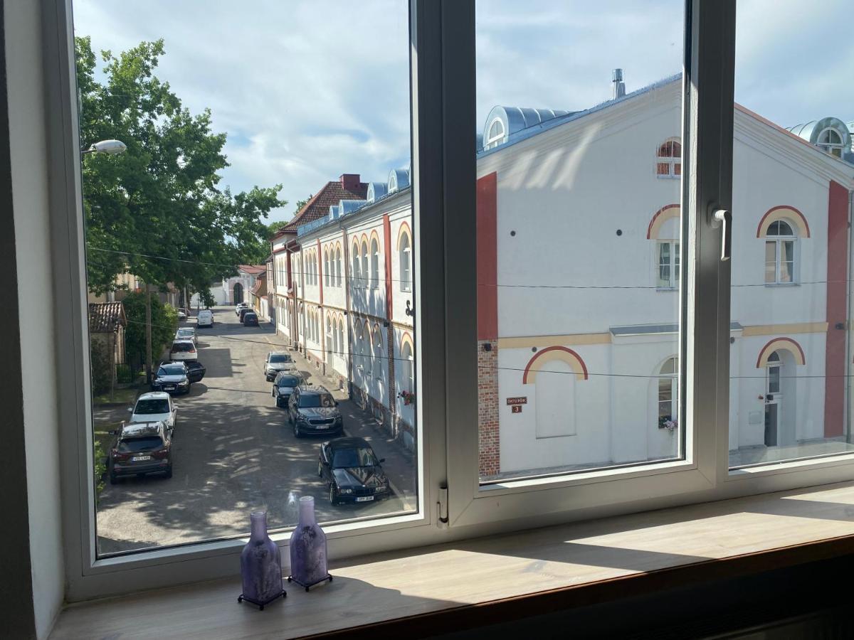 Ohtu Poik 4 City Center Apartment Pärnu Esterno foto